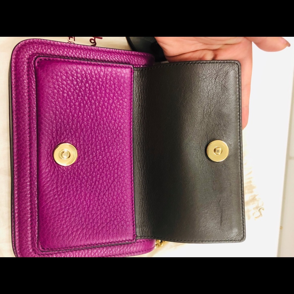 💜 Salvador Ferragamo Corssbody💜 - Picture 5 of 8